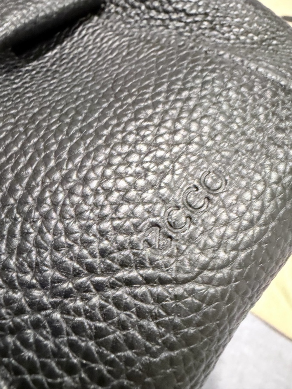 Ecco Sail Bag Full Size Black Leather Bag - Women's Shoulder Bag - Picture 9 of 10